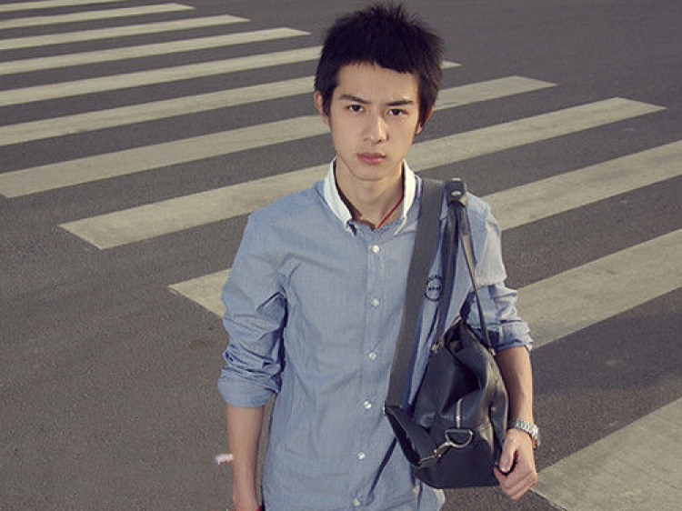 当年那个黄金比例脸的国民校草李冲聪,现在竟然发福变成大叔了