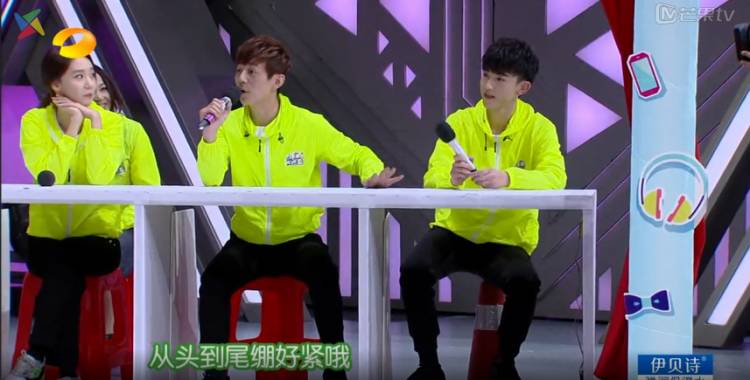 鞠婧祎在《快乐大本营》表演骑小马,嘉宾们的表情都好尴尬啊