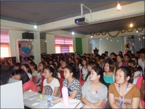 武汉有没有化妆专业的学校啊?我想找个好的学