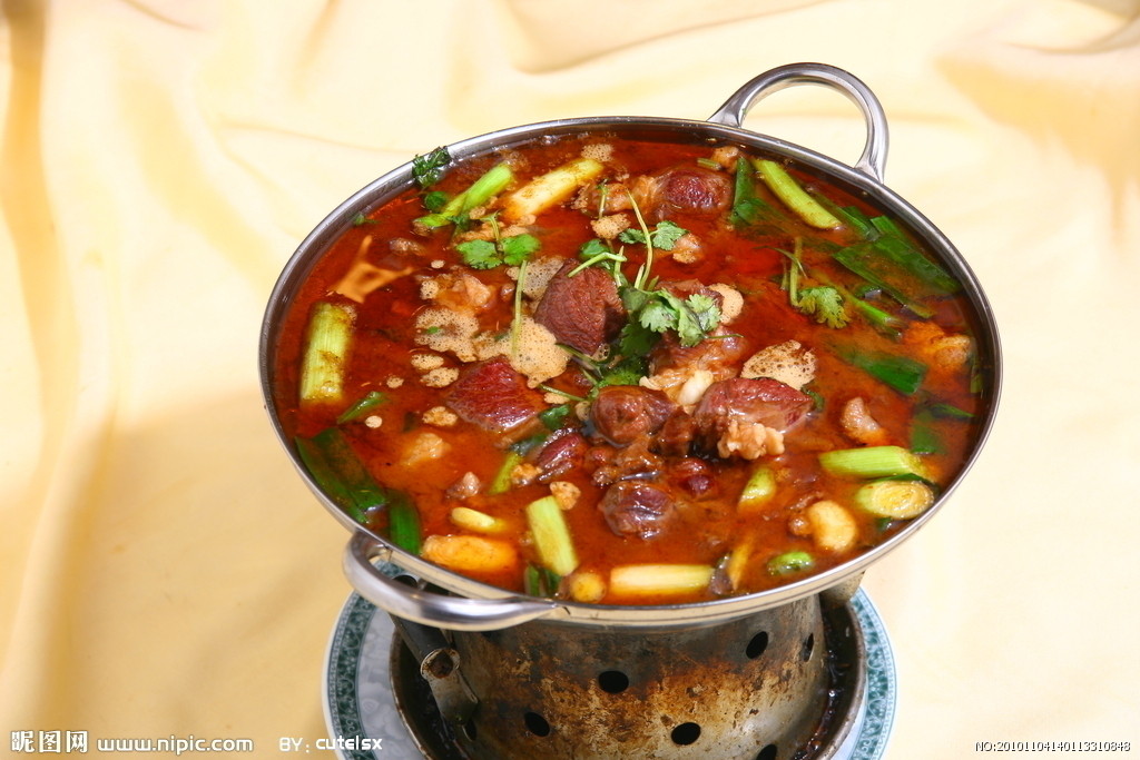 牛肉火锅摄影图__传统美食