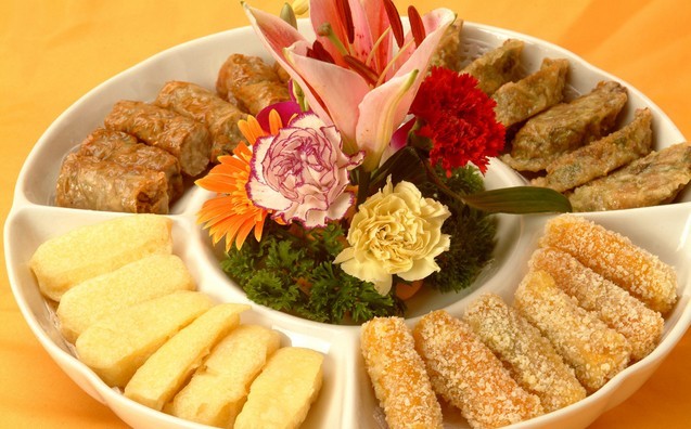 加之接受中原文化影响等因素,潮州地区逐渐开始发展,并且具有特殊的